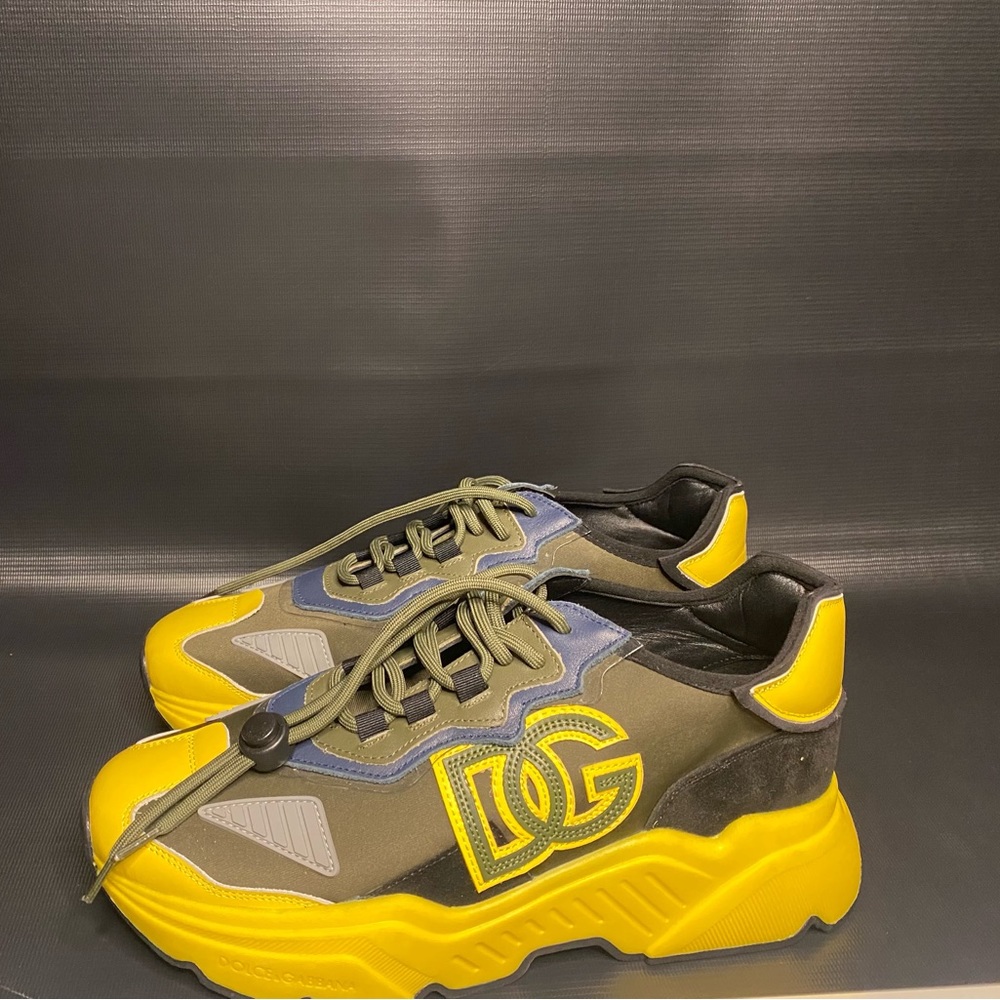 D&G Men’s Fashion Sneakers

Authentic 

Size 10.5